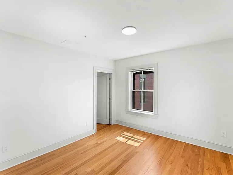 31 Parade St #402 — Photo 11