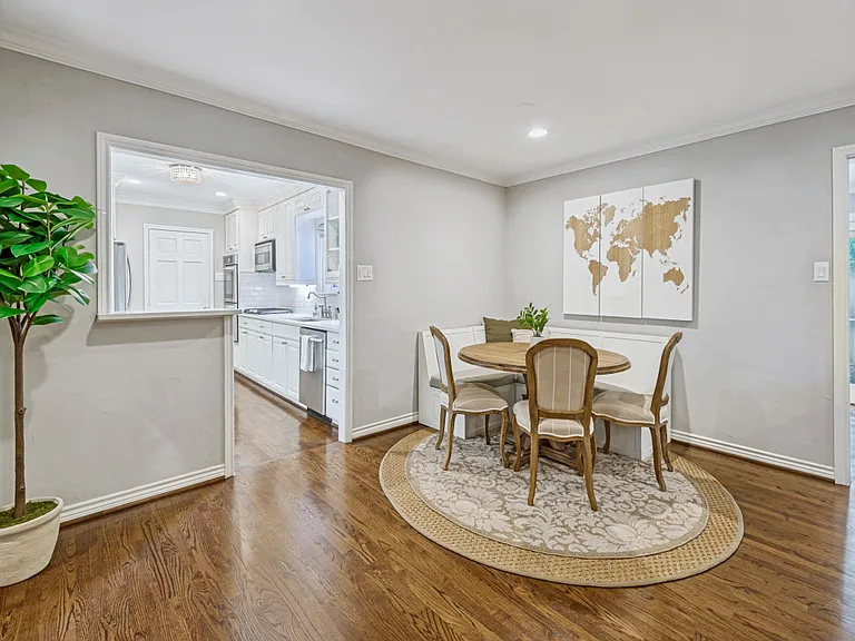 4556 Belclaire Ave — Photo 17
