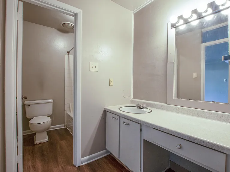 123 N Polk St #14 — Photo 10