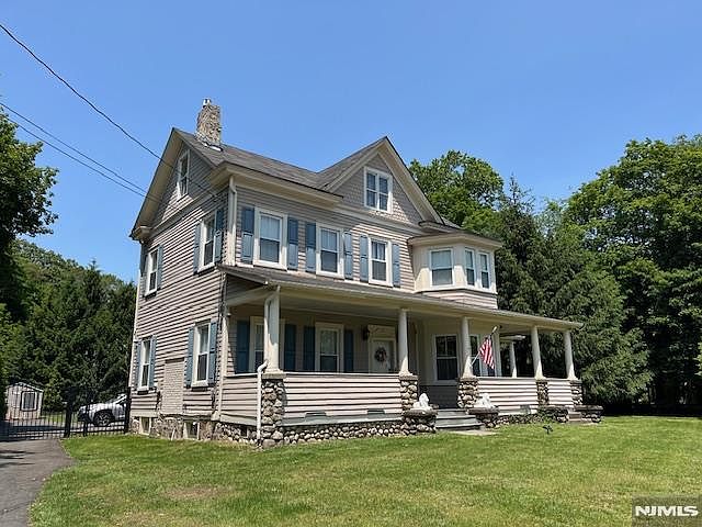 1st image of 889 Circle Ave