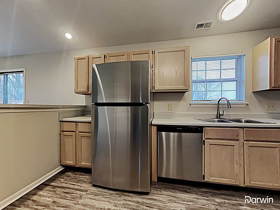 3rd image of 5586 Pine Knoll Blvd