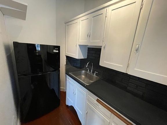 2nd image of 1142 N Washington St #1