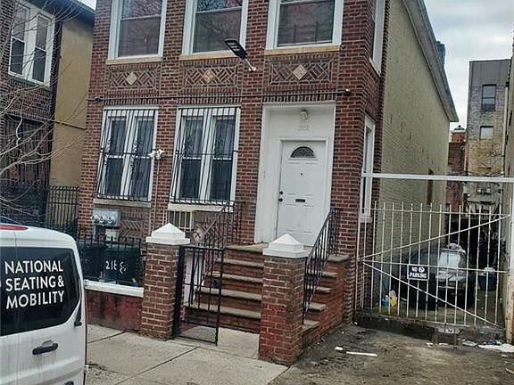 2nd image of 2168 Strauss St