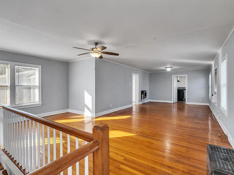 5019 Avenue M 1/2 — Photo 3
