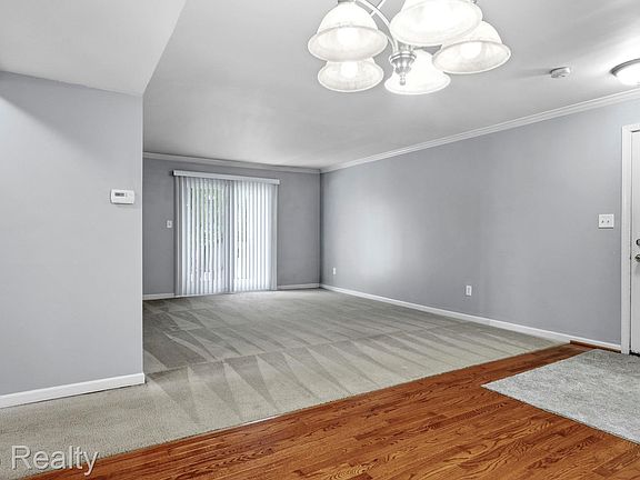 2nd image of 1702 Fort St #4