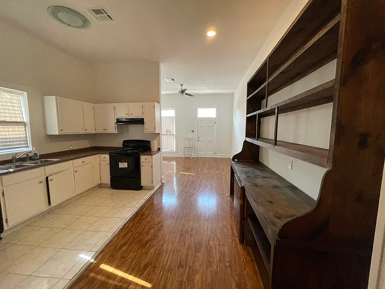 4810 Annunciation St — Photo 5