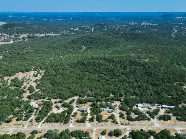 400 Lake Terrace Dr., Lakehills, TX 78063