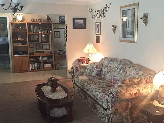 4th image of 1054 Parkwood Dr