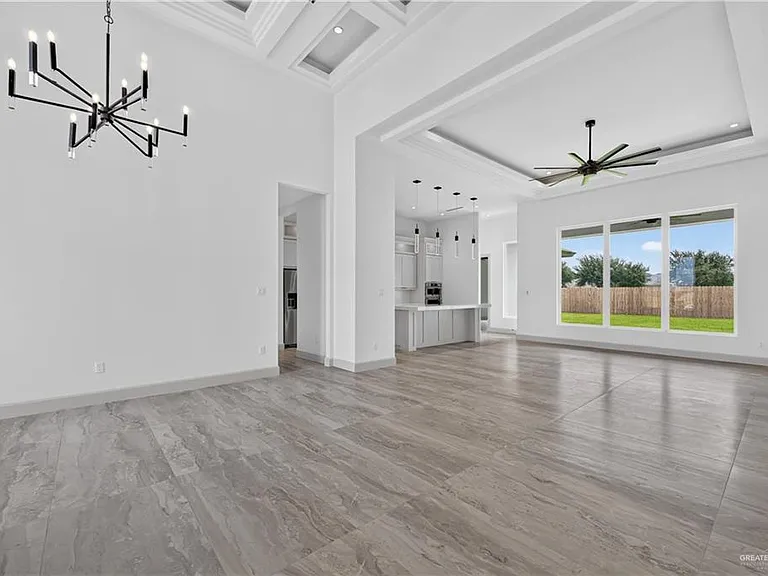1017 Dolores St — Photo 4