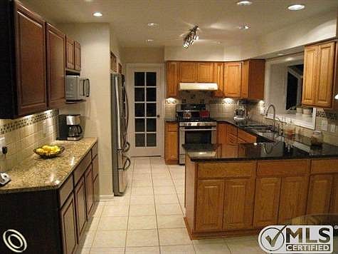 kitchen1.JPG