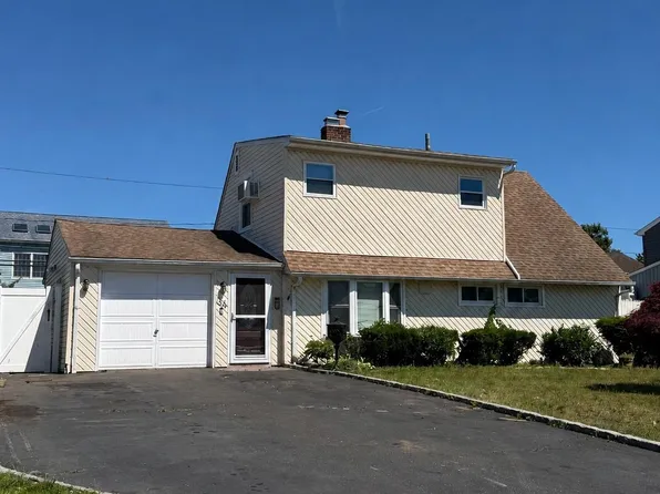 34 Prentice Road, Levittown, NY 11756