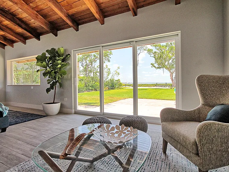 120 E Shore Dr — Photo 2