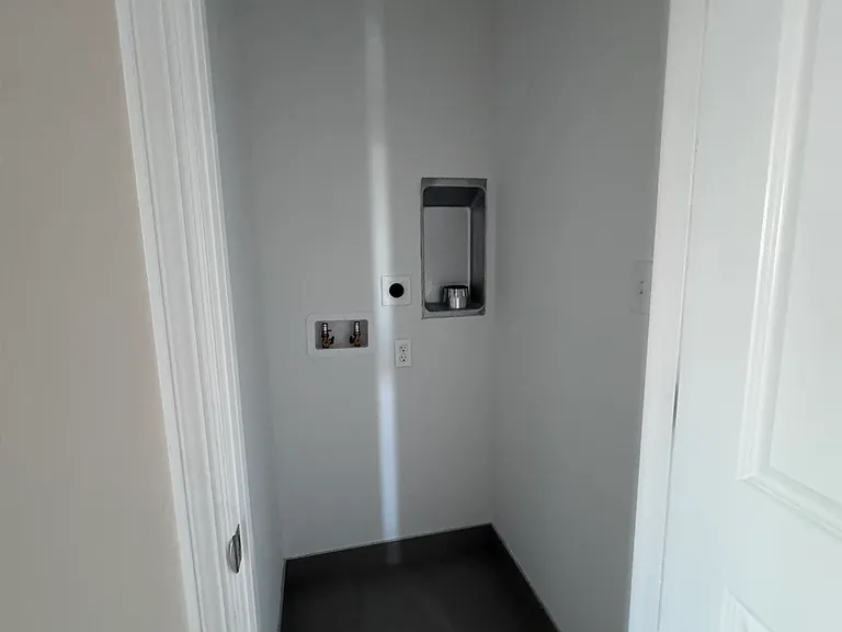 62-04 Hillmeyer Rd #2 — Photo 1