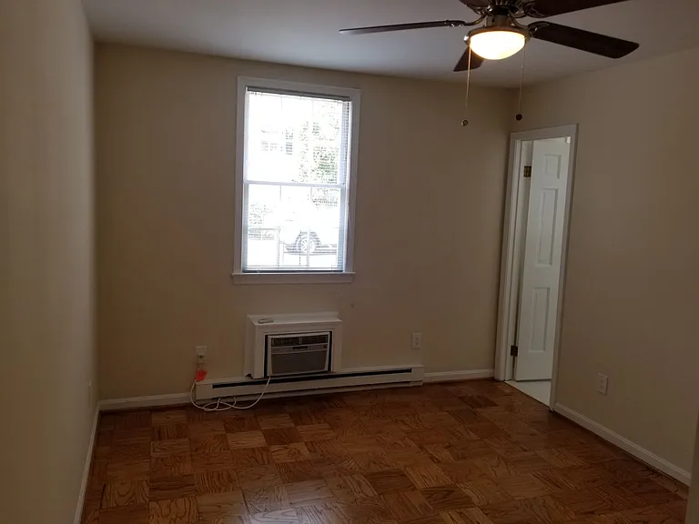 321 Wilkes St — Photo 5