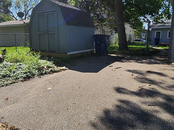 4th image of 332 29th Ave N