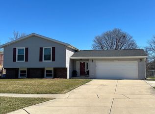 1495 Coloma Pl, Wheaton, IL 60189