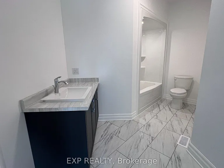 7532 Splendour Dr #MAIN — Photo 11