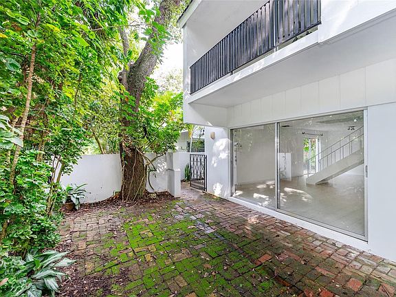 3rd image of 3503 Loquat Ave #3503