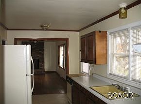 3rd image of 714 E Ivy Dr