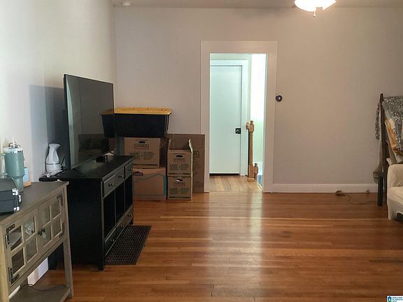 4th image of 130 Forest Rd
