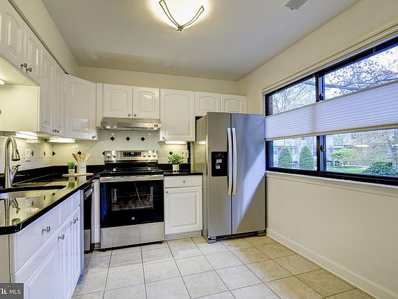 5th image of 2519 Glengyle Dr #114