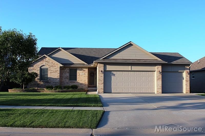 1st image of 52260 Fox Pointe Dr