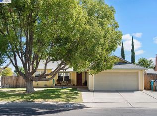 100 Columbia Dr, Vacaville, CA 95687