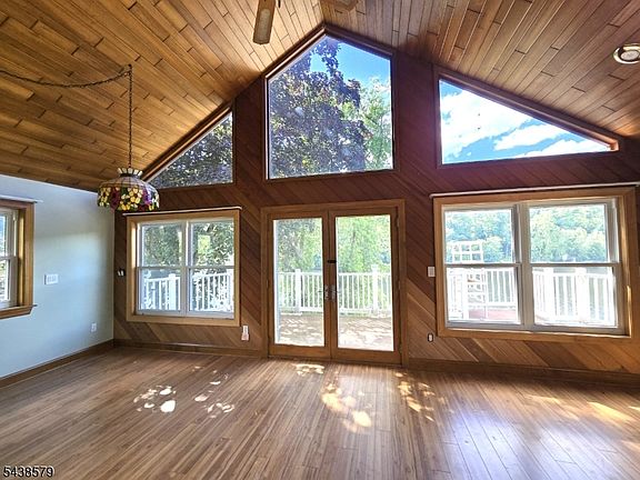 2nd image of 2967 River Rd
