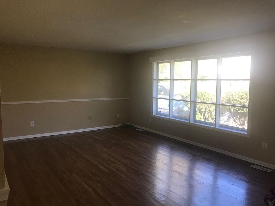 1st image of 10919 Layton St