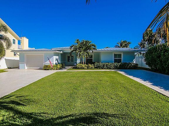 3rd image of 1162 SW Pelican Cres