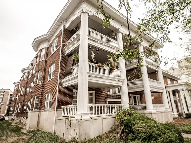 1550 E Broad St — Photo 2