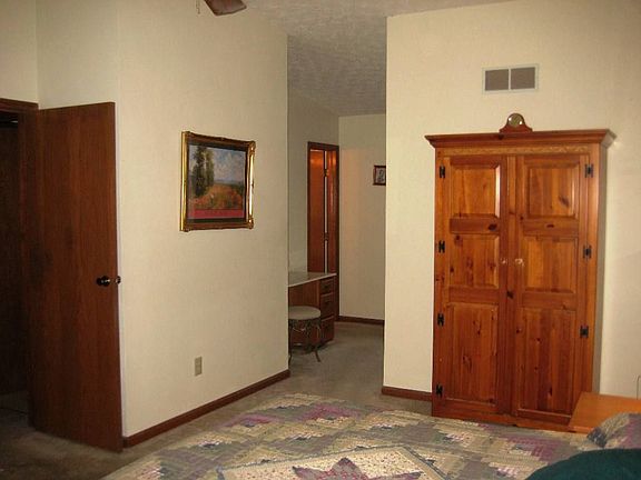 2nd image of 992 Melrose Ct