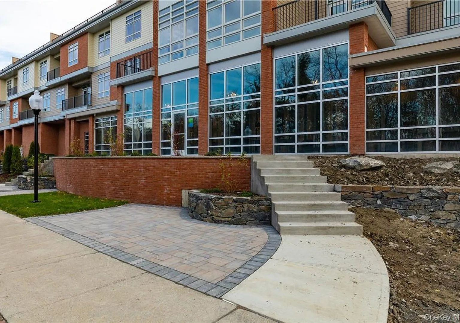 2 bed, 2.0 bath, 1245 sqft, $4,200 — Photo 2