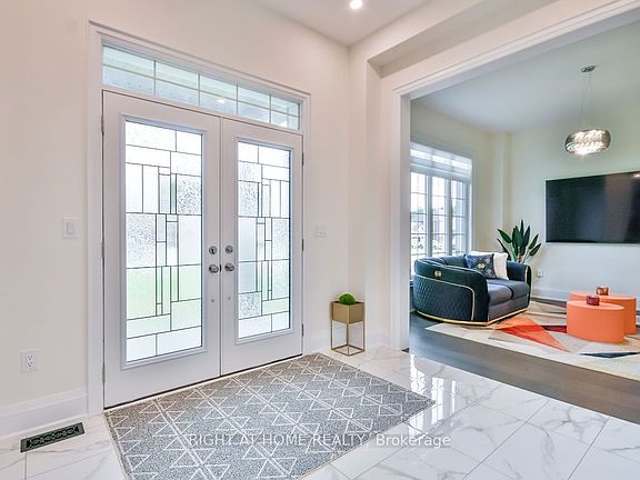 3rd image of 8 Forest Heights Ct