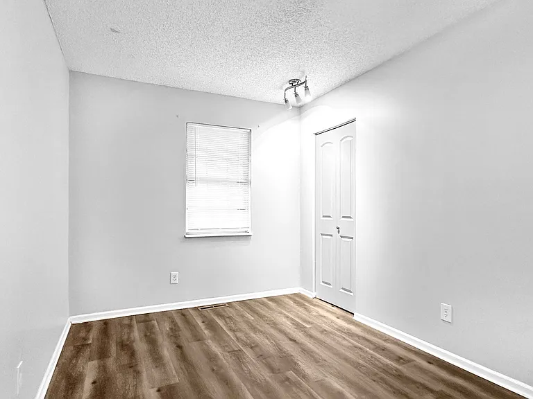 1300 NW Golfview Ct — Photo 14