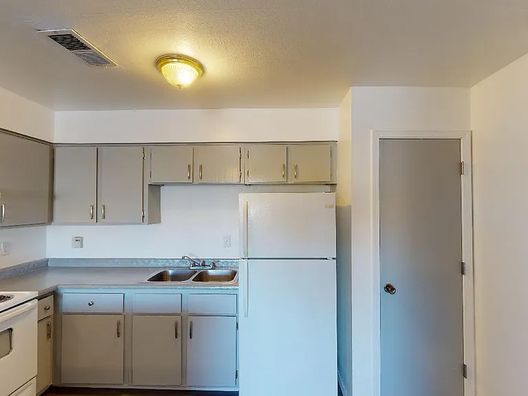 620 Morris St NE — Photo 24