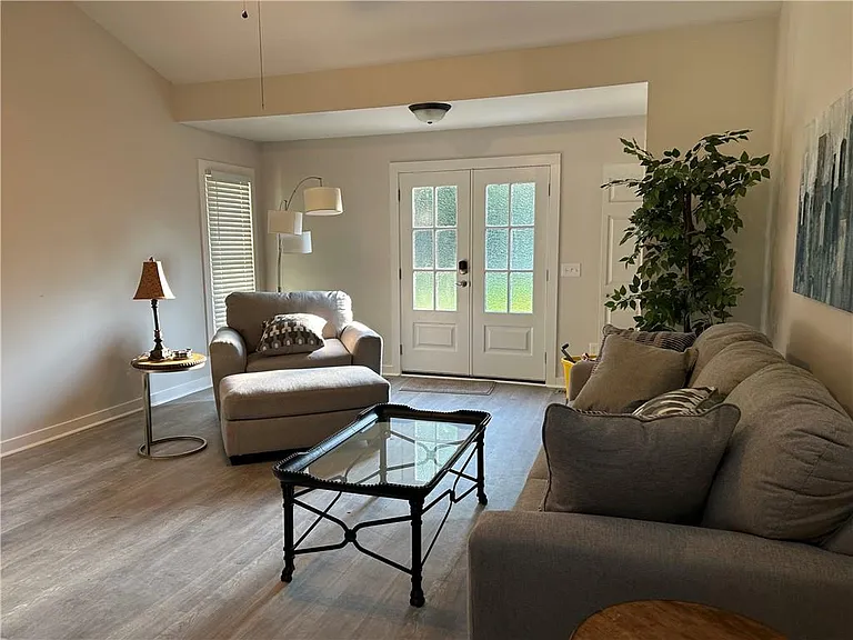 1608 Willie Dr — Photo 6