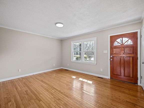 4th image of 503 Adams St