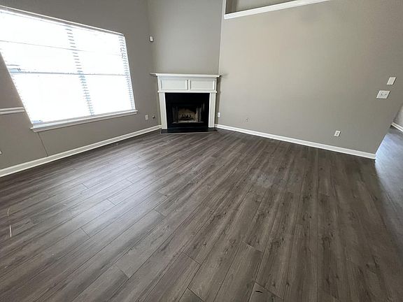 3rd image of 1664 Village Place Cir NE