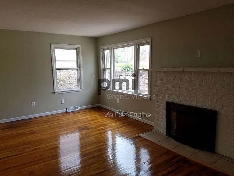 7 Louise Ct — Photo 5
