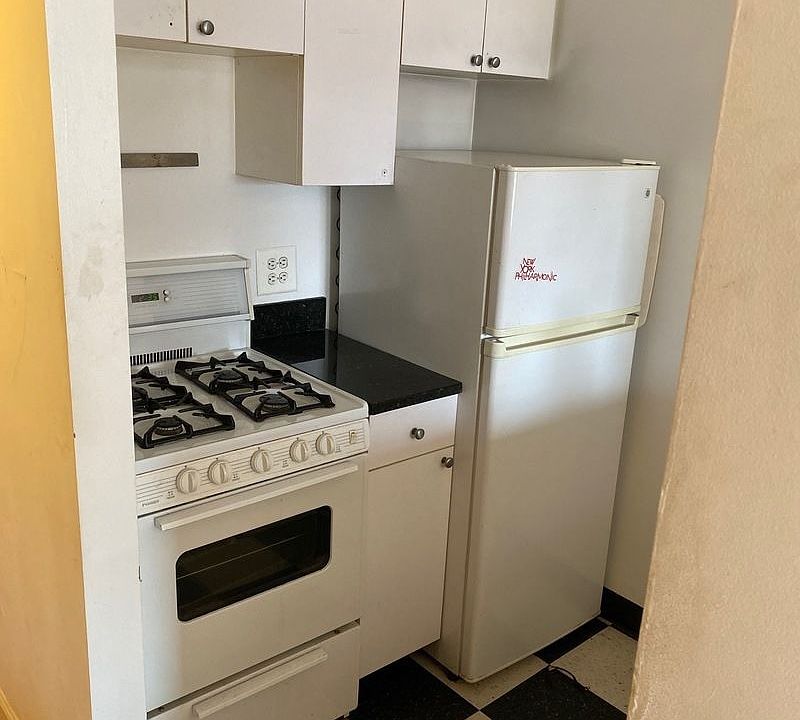 1st image of 527 E 6th St #2E