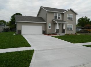 211 Prairie View Dr, Gilbert, IA 50105