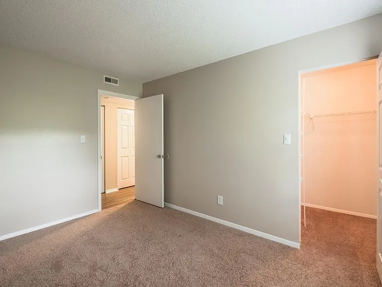 Keswick Apartments — Photo 5