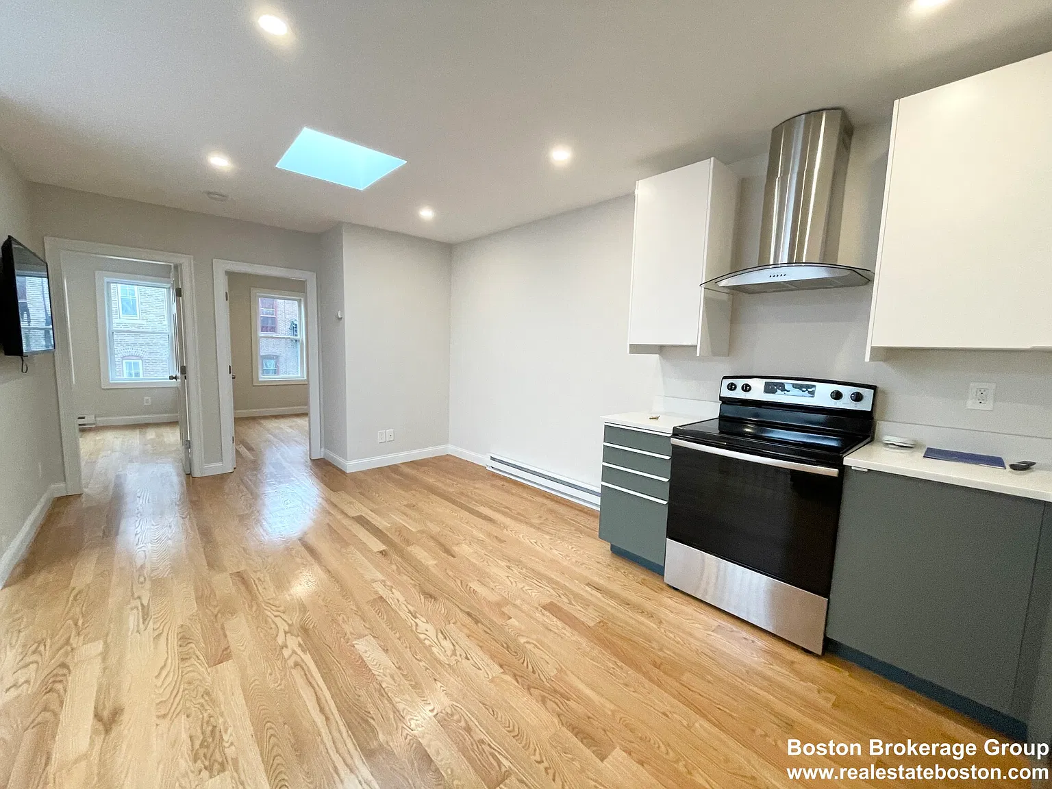 4 bed, 9999 sqft, $6,800 — Photo 3