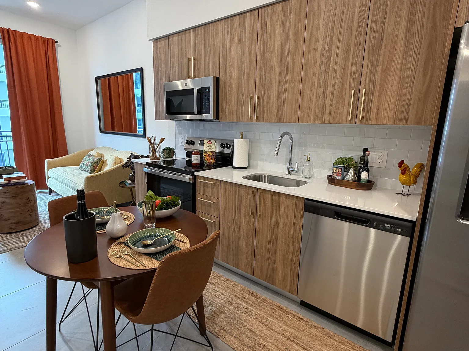 1 bed, 640 sqft, $2,040 — Photo 2