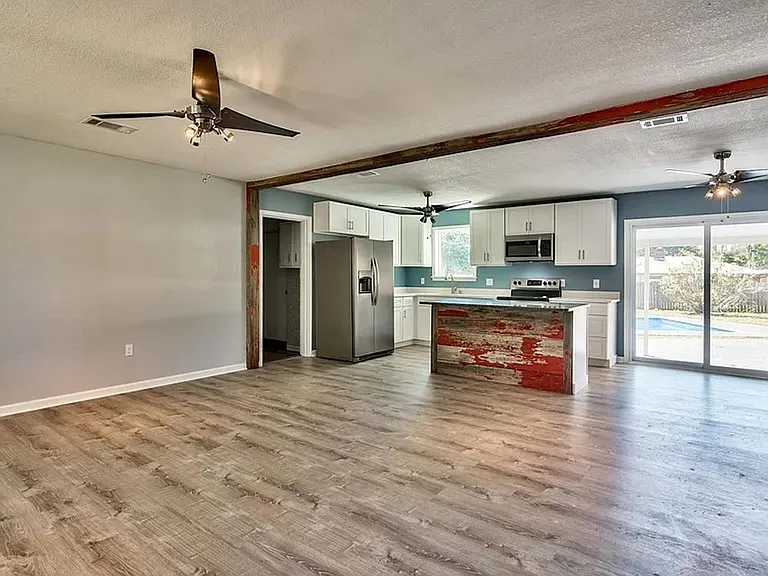 548 Kelly St — Photo 2