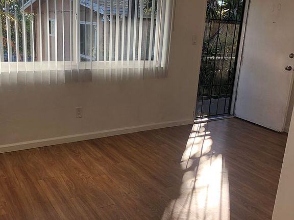 4th image of 4009 33rd St APT 10
