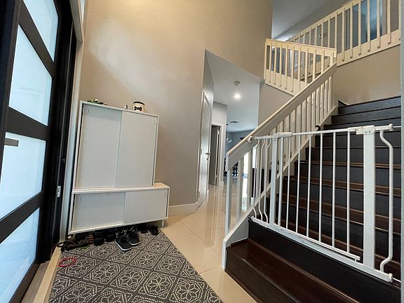3rd image of 10301 Panama St