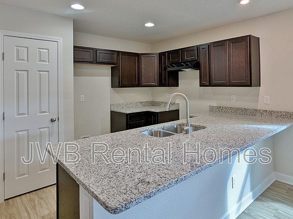 3rd image of 3337 Duane Ave