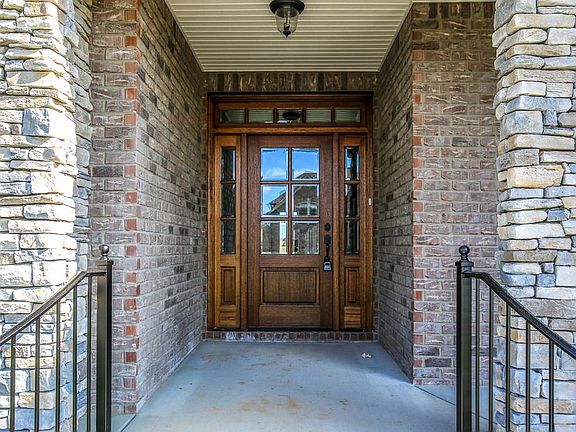 3rd image of 3016 Robinwood Dr